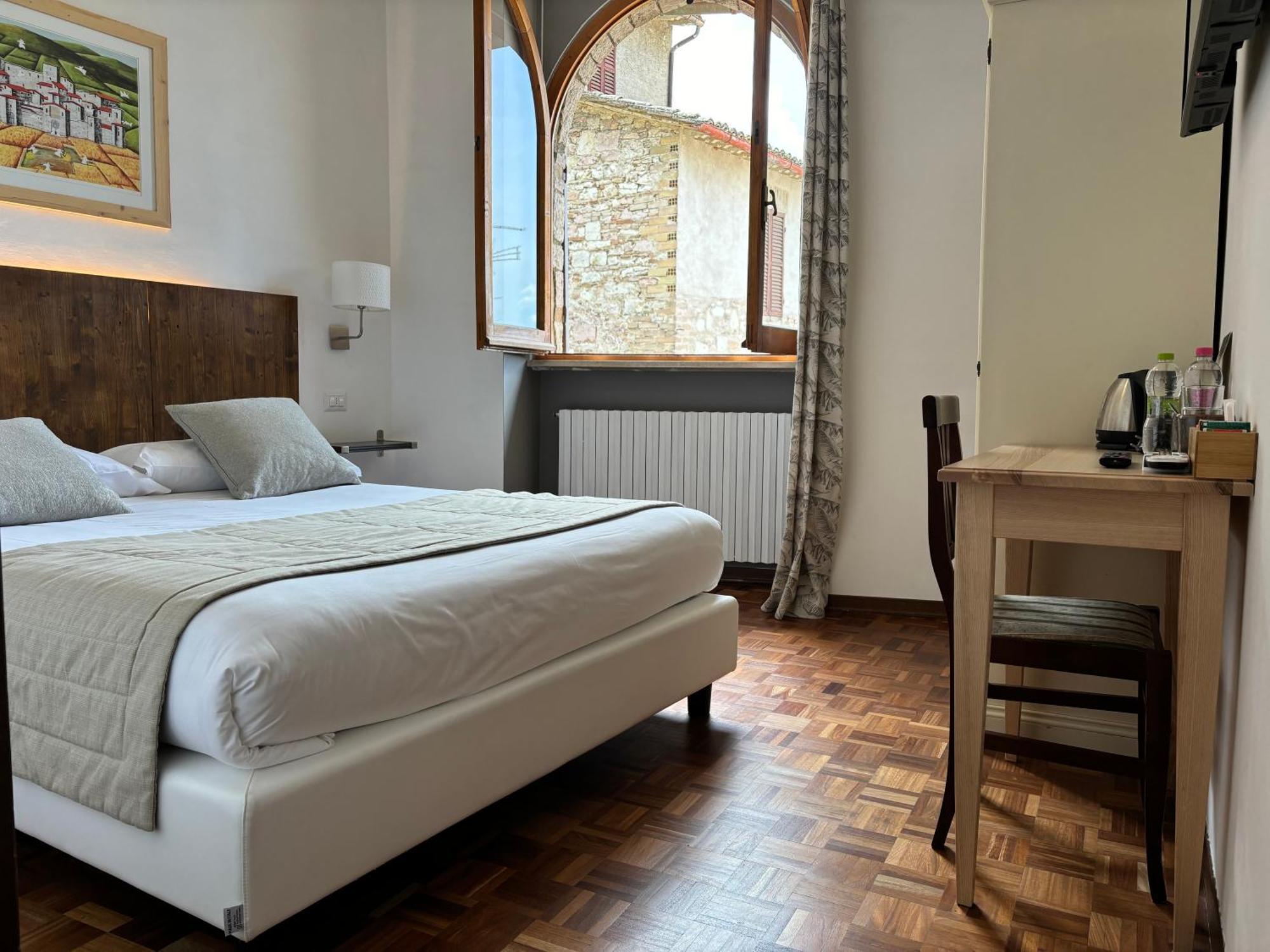 Hotel La Fortezza Асизи Екстериор снимка